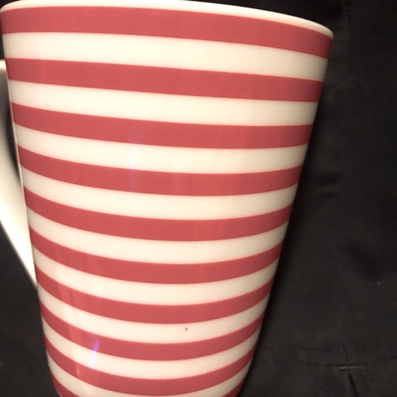 Red and white striped coffee cup - Picture 2 of 3